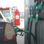 Кабмин требует снизить цены на бензин