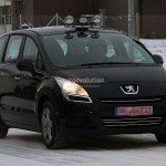 Прототип нового Peugeot 5008 вышел на испытания